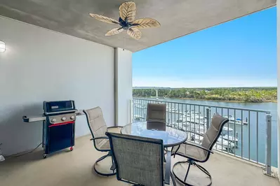 Levins Bend at The Wharf 611