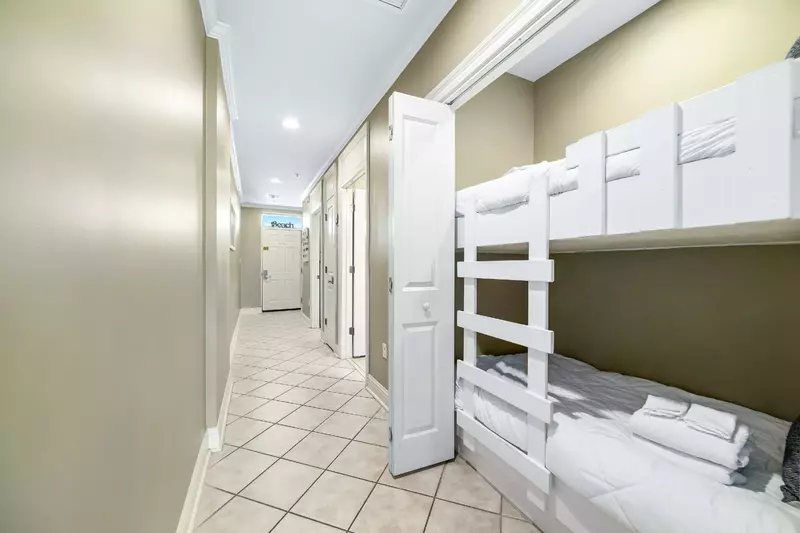 Levins Bend at The Wharf 611