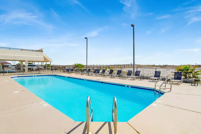 Island Winds West 775