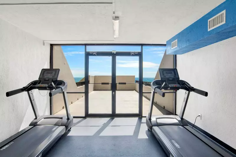 Island Winds West 775