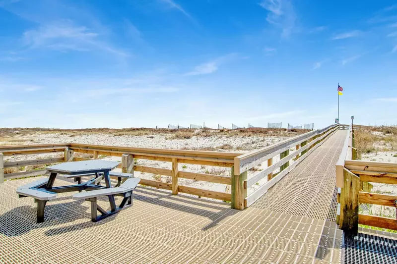 Island Winds West 775