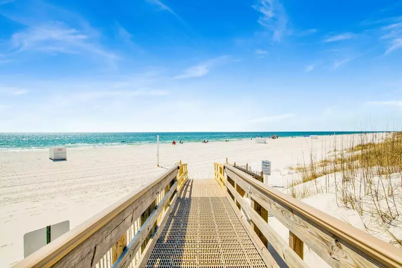 Island Winds West 775