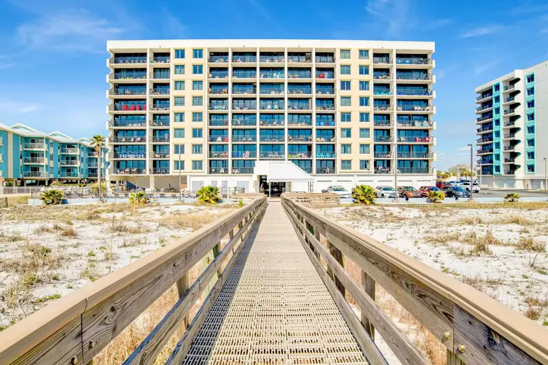 Island Winds West 775