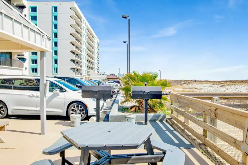 Island Winds West 775