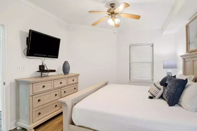 Phoenix on the Bay 1-1312