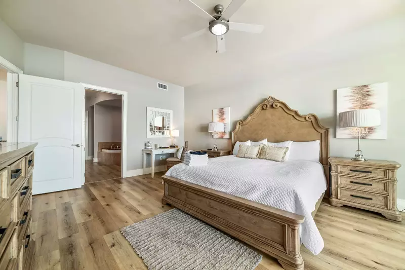 Turquoise Place C1308