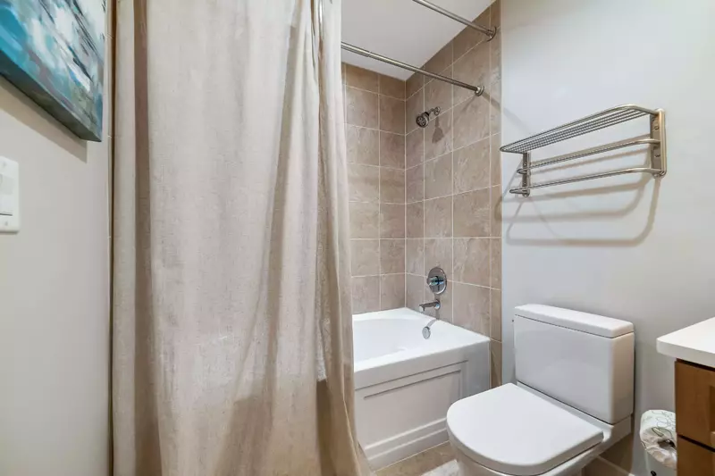 Turquoise Place C2007