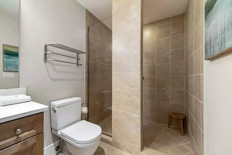 Turquoise Place C2007