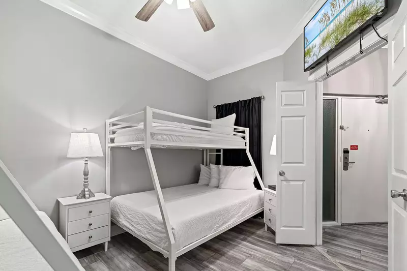 Phoenix on the Bay 1-1114