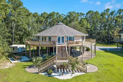 Round House Retreat on the Bay