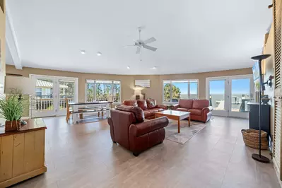 Round House Retreat on the Bay