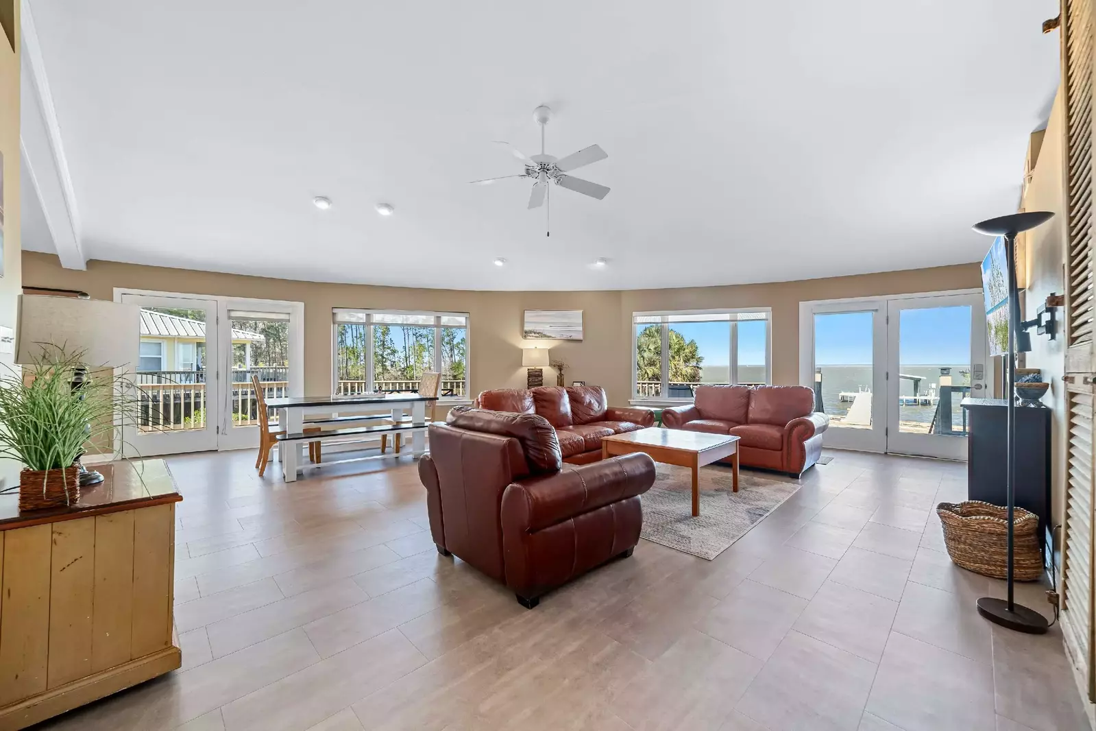 Round House Retreat on the Bay