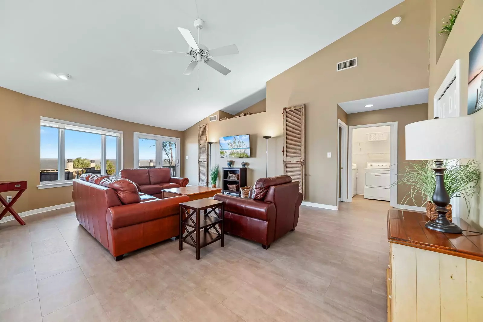 Round House Retreat on the Bay