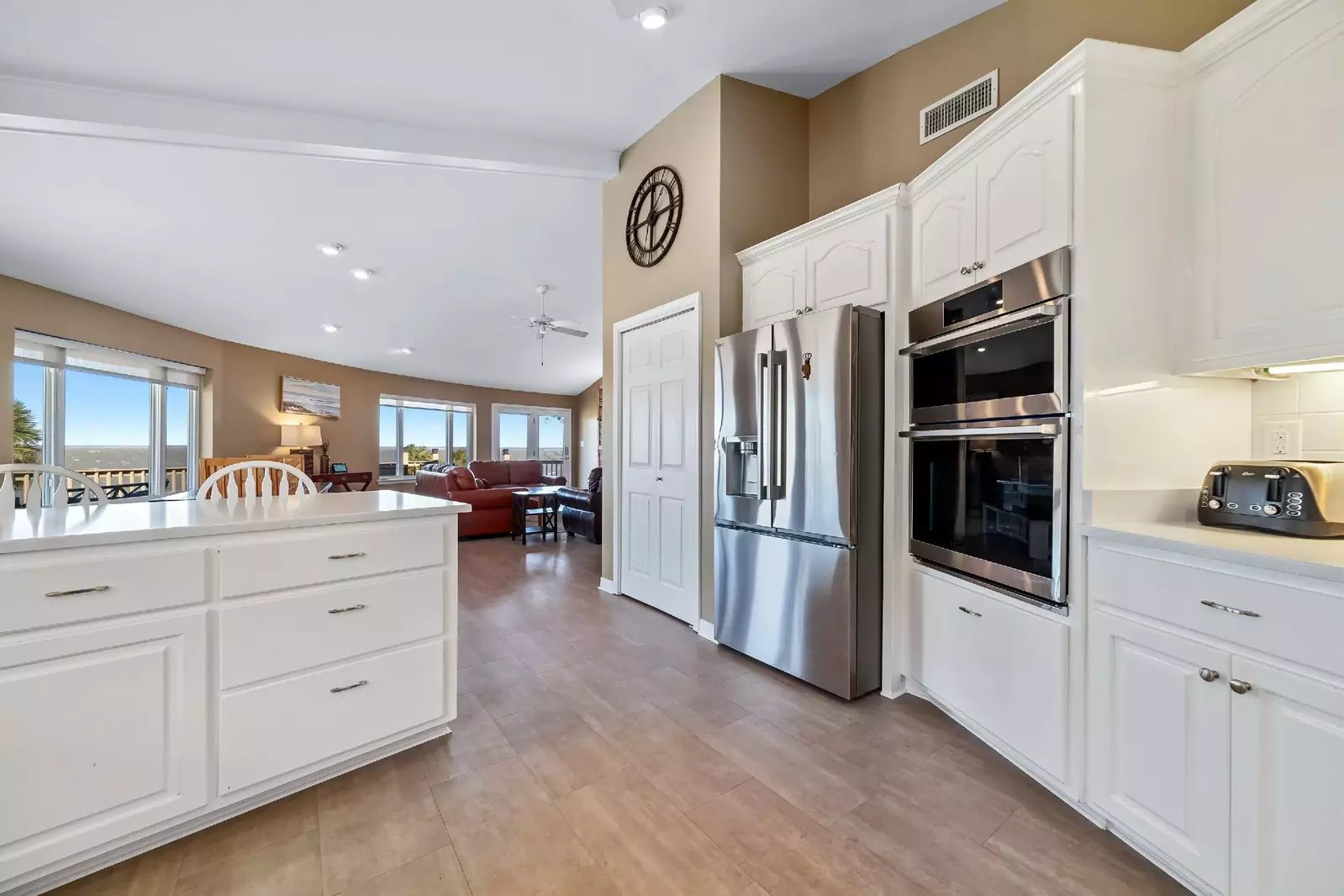 Round House Retreat on the Bay