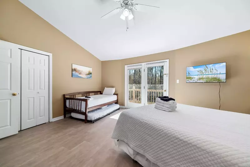 Round House Retreat on the Bay