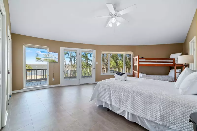 Round House Retreat on the Bay