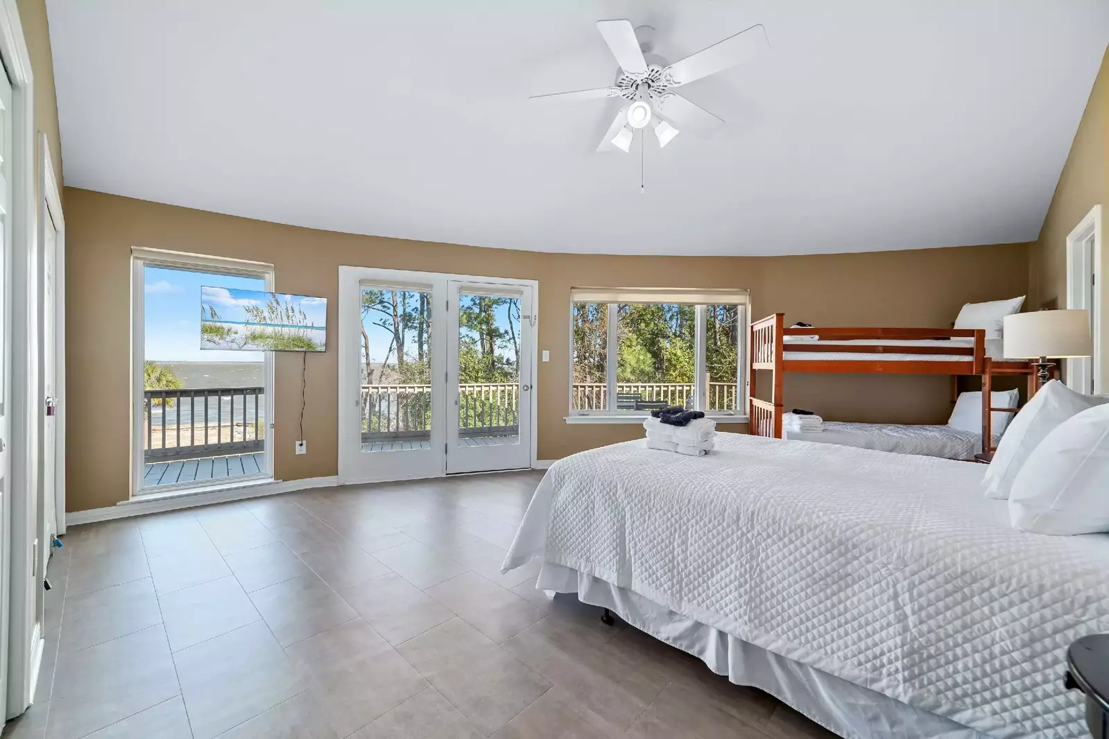 Round House Retreat on the Bay