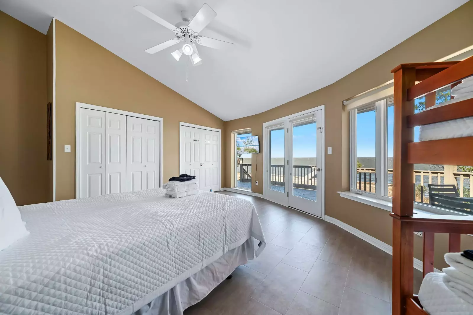 Round House Retreat on the Bay