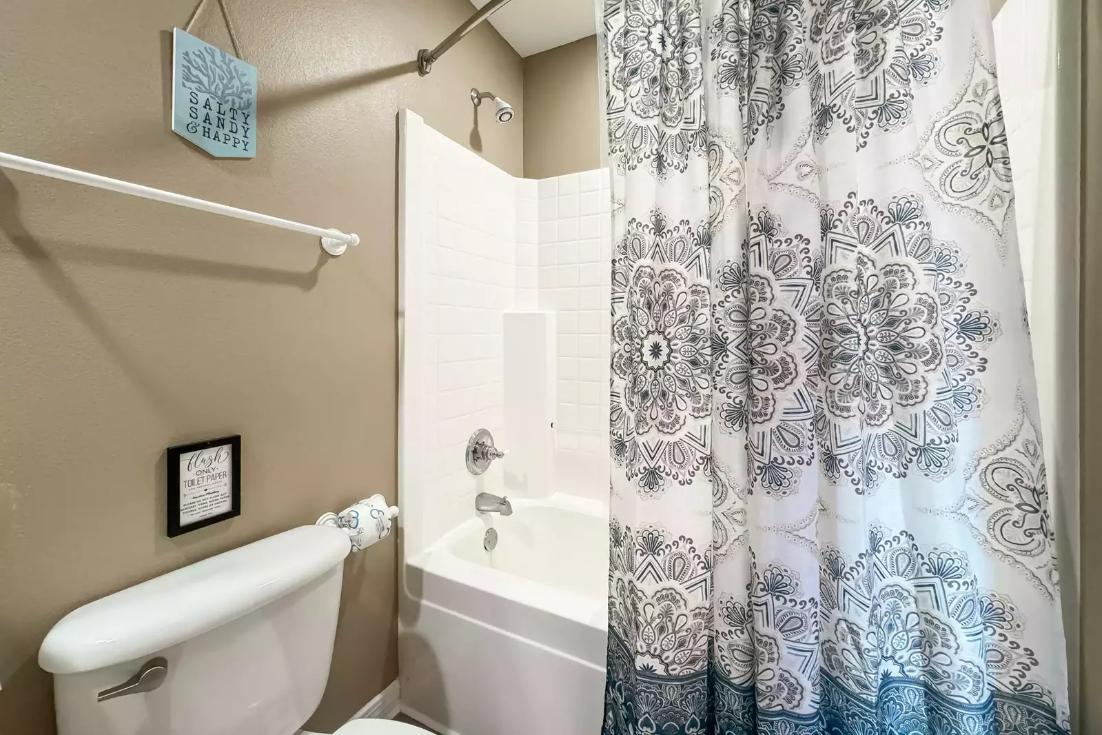 Round House Retreat on the Bay