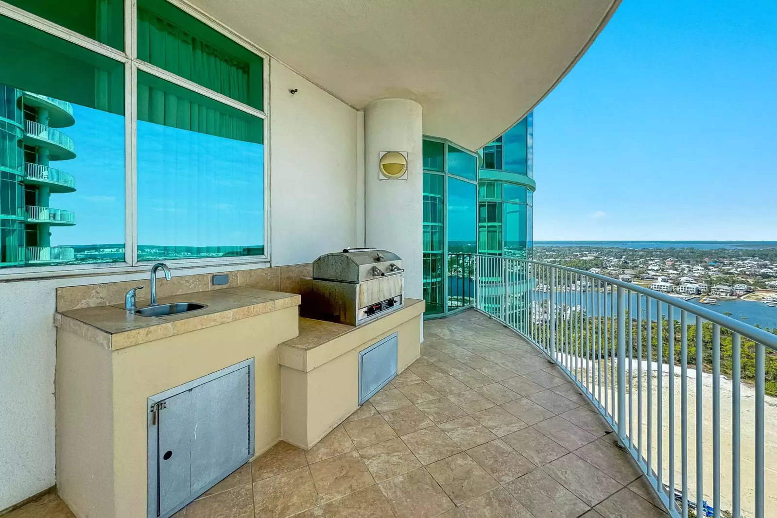 Turquoise Place D2001