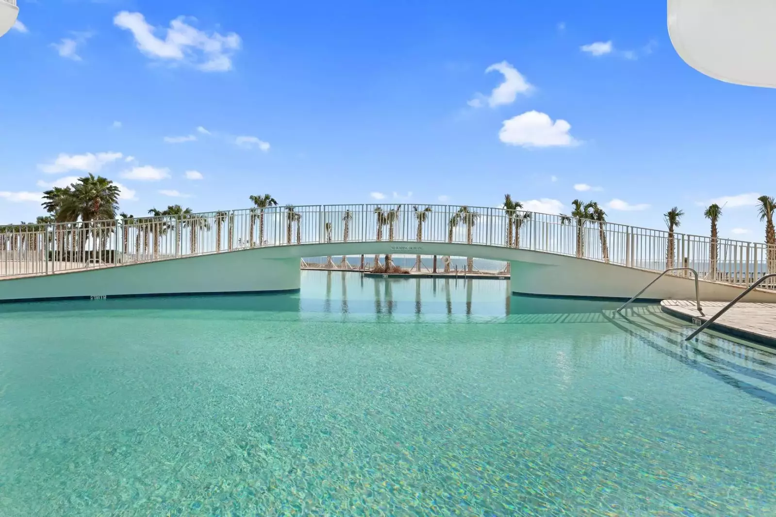 Turquoise Place D2001