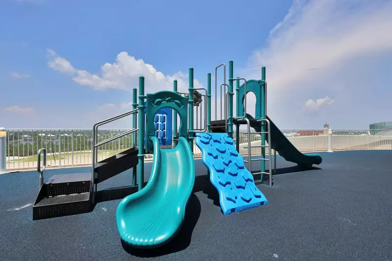 Turquoise Place D2001