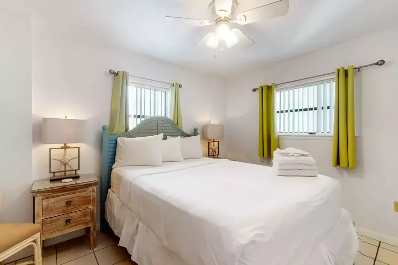 Seaside Beach and Racquet 3201