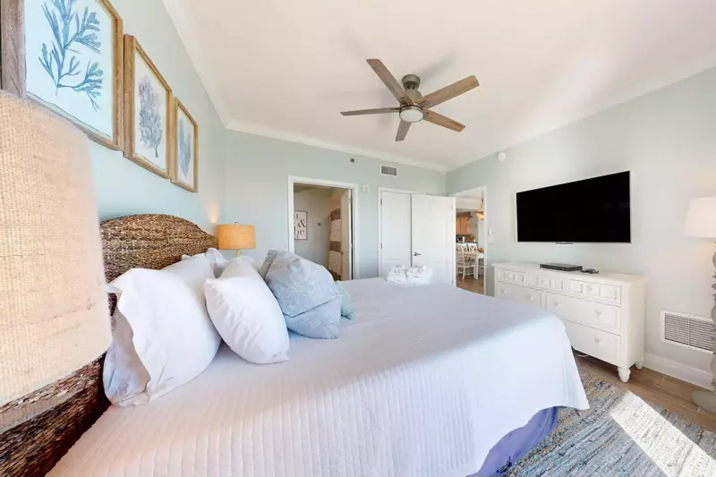 Crystal Shores West 1101