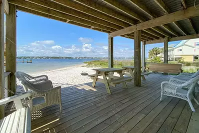 The Lazy Pelican West