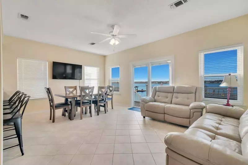 The Lazy Pelican West