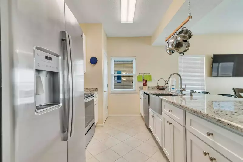 The Lazy Pelican West