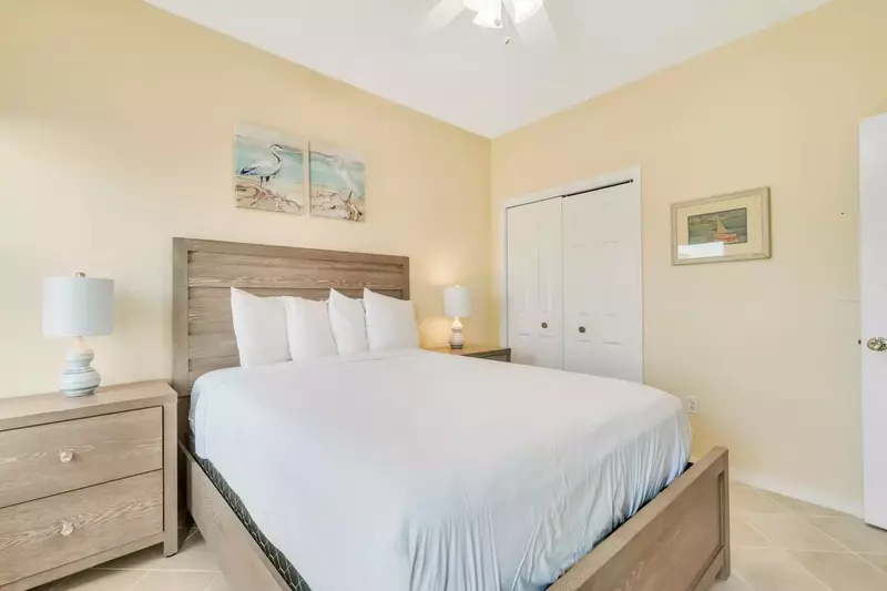 The Lazy Pelican West