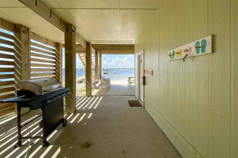 The Lazy Pelican West