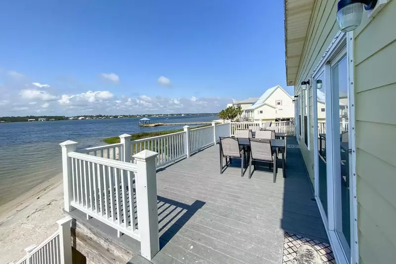 The Lazy Pelican West