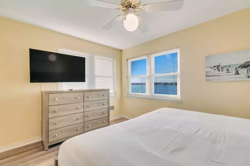 The Lazy Pelican West