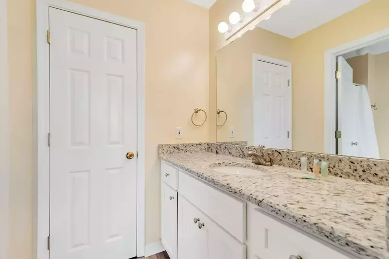 The Lazy Pelican West