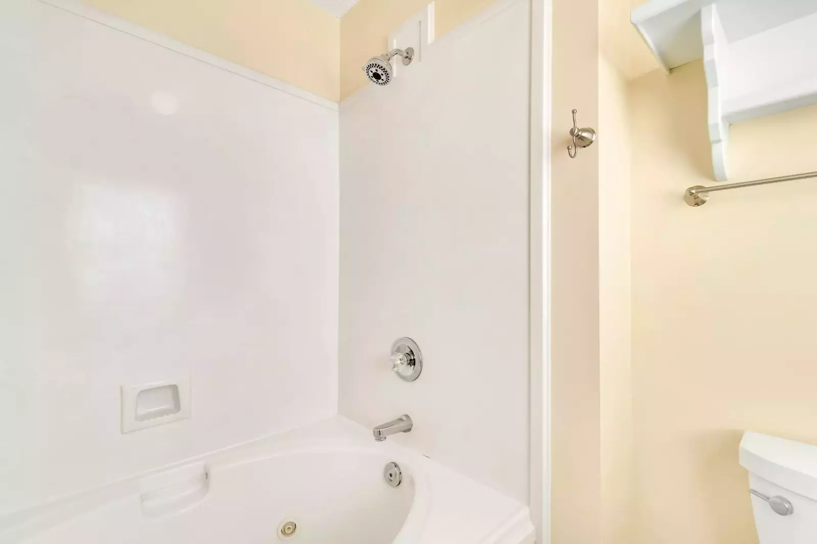 The Lazy Pelican West