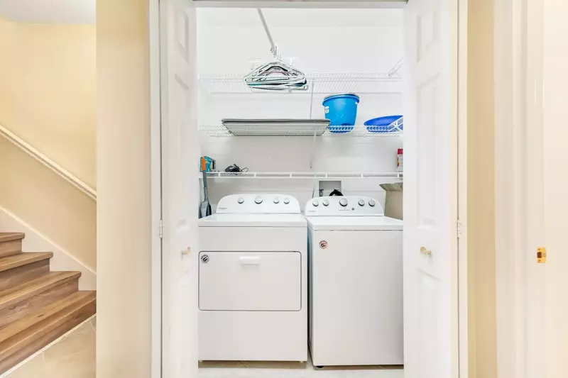 The Lazy Pelican West