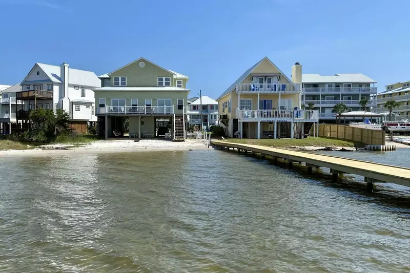 The Lazy Pelican West