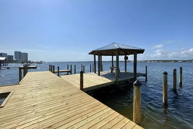 The Lazy Pelican West