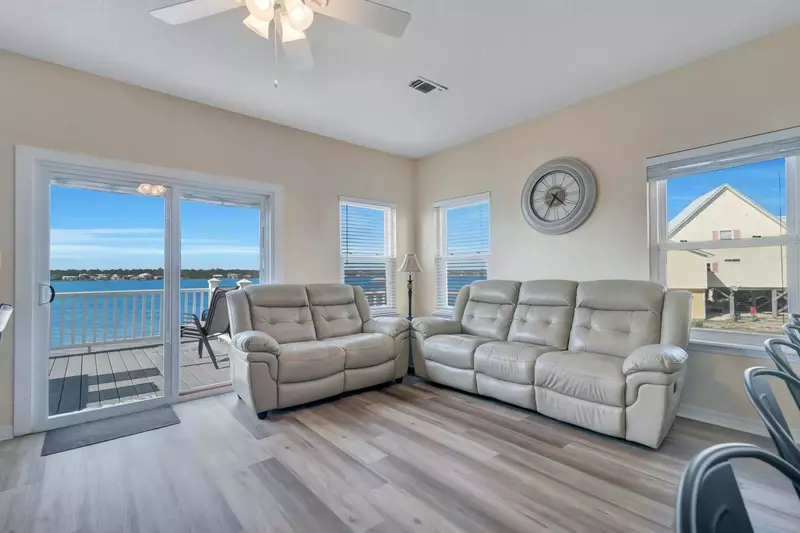 The Lazy Pelican East