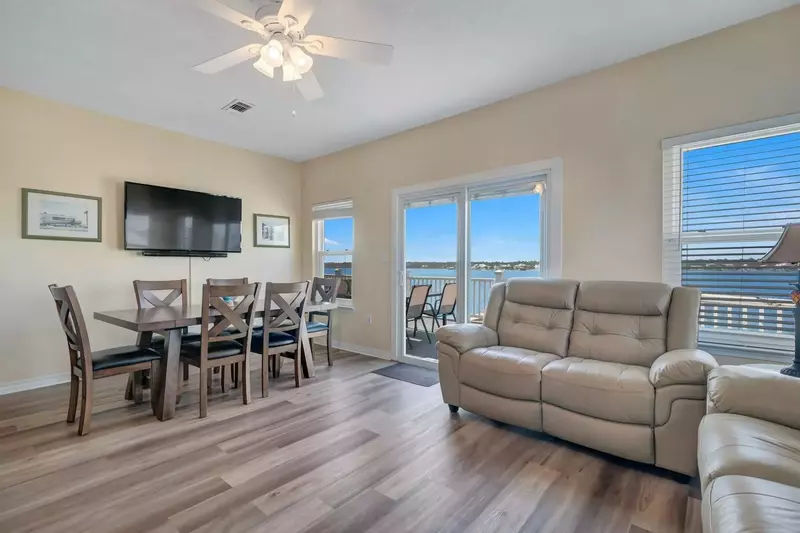 The Lazy Pelican East