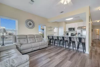 The Lazy Pelican East