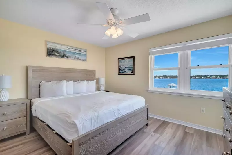 The Lazy Pelican East