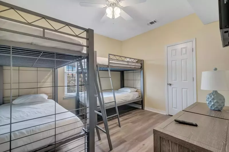 The Lazy Pelican East