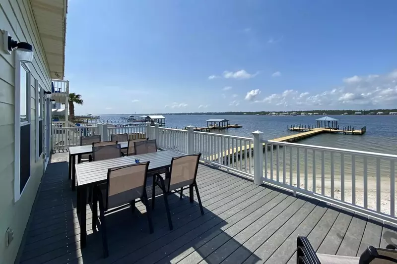 The Lazy Pelican East