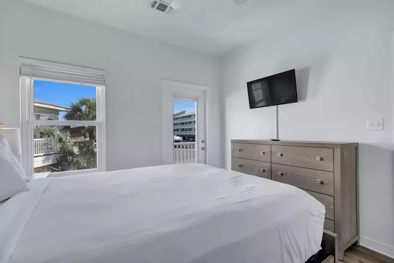 The Lazy Pelican East