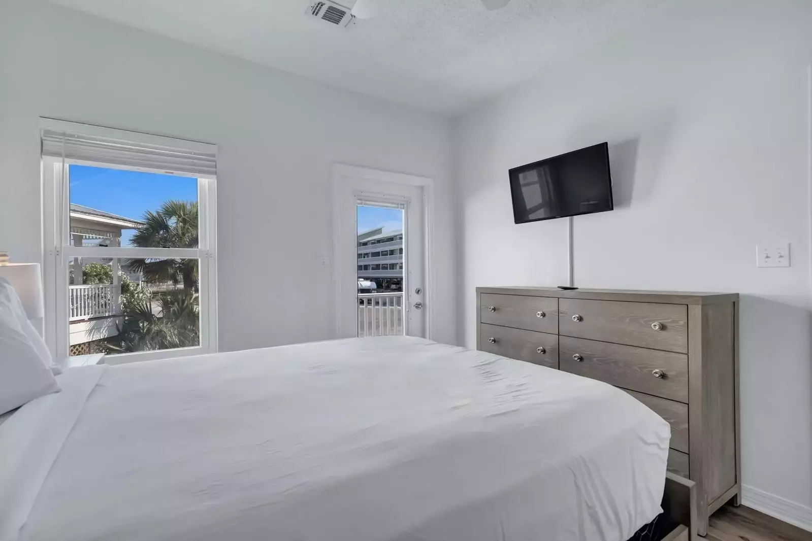 The Lazy Pelican East