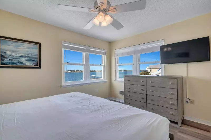 The Lazy Pelican East