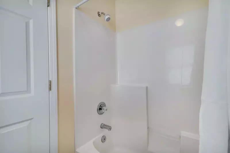 The Lazy Pelican East